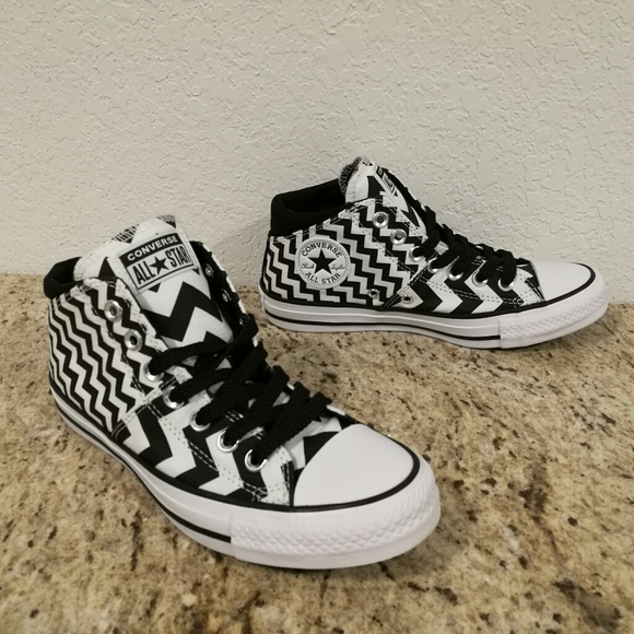 black and white zig zag converse